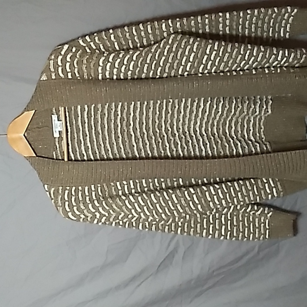 Liz Claiborne Women's 1X cardigan sweater no buttons. Gold w Silver & White.